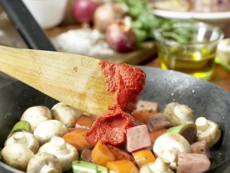 Geschmortes Hähnchen in Rotwein Zubereitung Schritt 4 Geschmortes Hähnchen in Rotwein Zubereitung Schritt 4
