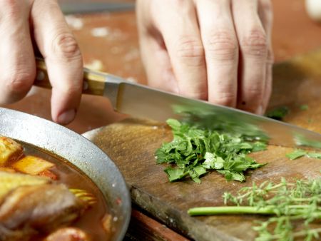 Geschmortes Hähnchen in Rotwein Zubereitung Schritt 6 Geschmortes Hähnchen in Rotwein Zubereitung Schritt 6