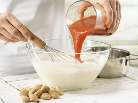 Marmorierte Erdbeertorte Zubereitung Schritt 11 Marmorierte Erdbeertorte Zubereitung Schritt 11