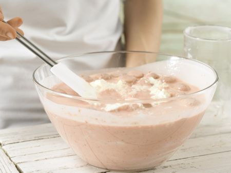 Marmorierte Erdbeertorte Zubereitung Schritt 12 Marmorierte Erdbeertorte Zubereitung Schritt 12