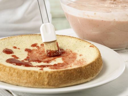 Marmorierte Erdbeertorte Zubereitung Schritt 13 Marmorierte Erdbeertorte Zubereitung Schritt 13