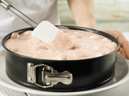 Marmorierte Erdbeertorte Zubereitung Schritt 14 Marmorierte Erdbeertorte Zubereitung Schritt 14