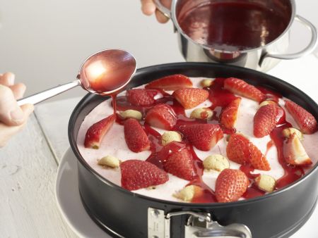 Marmorierte Erdbeertorte Zubereitung Schritt 16 Marmorierte Erdbeertorte Zubereitung Schritt 16