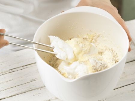 Marmorierte Erdbeertorte Zubereitung Schritt 4 Marmorierte Erdbeertorte Zubereitung Schritt 4