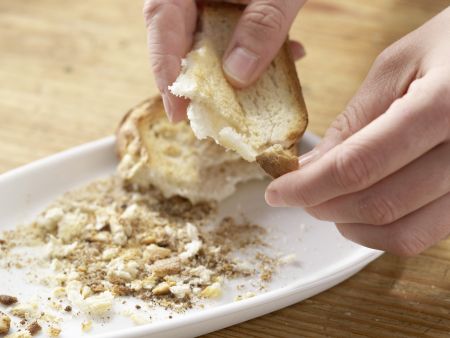 Maronenpilze mit Kräuter-Nuss-Kruste Zubereitung Schritt 1 Maronenpilze mit Kräuter-Nuss-Kruste Zubereitung Schritt 1