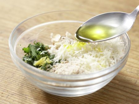 Maronenpilze mit Kräuter-Nuss-Kruste Zubereitung Schritt 5 Maronenpilze mit Kräuter-Nuss-Kruste Zubereitung Schritt 5