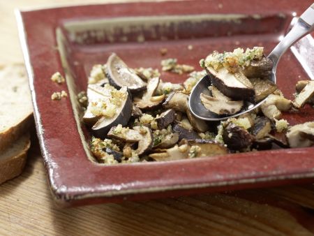Maronenpilze mit Kräuter-Nuss-Kruste Zubereitung Schritt 9 Maronenpilze mit Kräuter-Nuss-Kruste Zubereitung Schritt 9