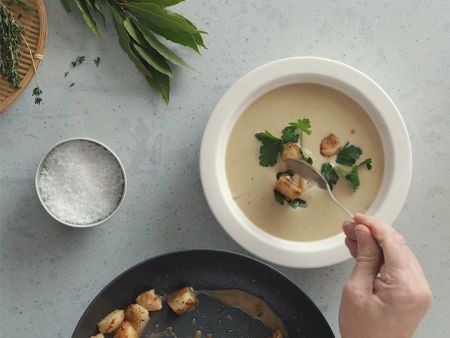 Zaubern Sie eine Maronen-Pastinaken-Cremesuppe