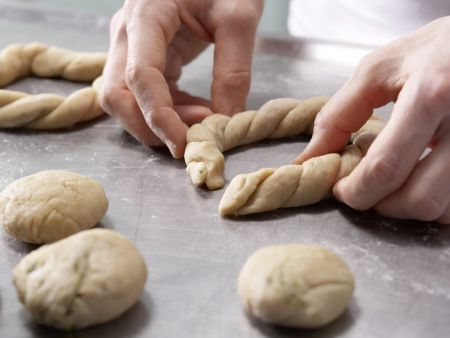 Marzipan-Quark-Kränze Zubereitung Schritt 4 Marzipan-Quark-Kränze Zubereitung Schritt 4
