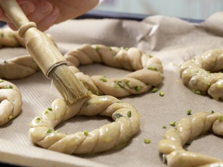 Marzipan-Quark-Kränze Zubereitung Schritt 5 Marzipan-Quark-Kränze Zubereitung Schritt 5