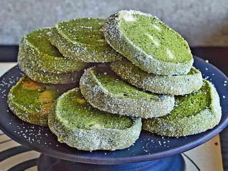 Matcha-Cookies mit weißer Schokolade