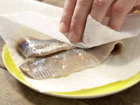 Matjes auf Apfel-Zwiebel-Gemüse Zubereitung Schritt 5 Matjes auf Apfel-Zwiebel-Gemüse Zubereitung Schritt 5