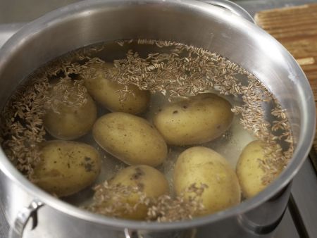 Matjes mit Meerrettichquark Zubereitung Schritt 1 Matjes mit Meerrettichquark Zubereitung Schritt 1