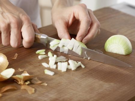 Matjes mit Meerrettichquark Zubereitung Schritt 2 Matjes mit Meerrettichquark Zubereitung Schritt 2