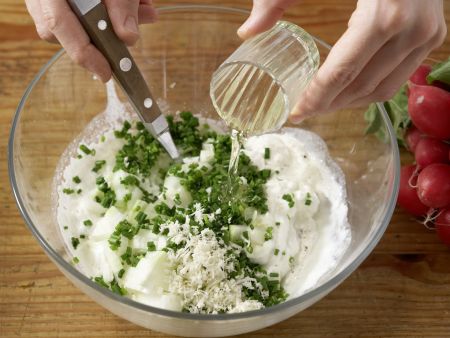 Matjes mit Meerrettichquark Zubereitung Schritt 5 Matjes mit Meerrettichquark Zubereitung Schritt 5