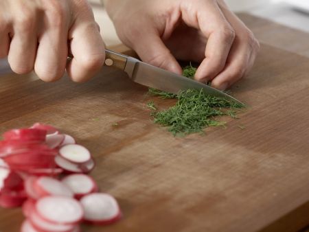 Matjes mit Meerrettichquark Zubereitung Schritt 7 Matjes mit Meerrettichquark Zubereitung Schritt 7