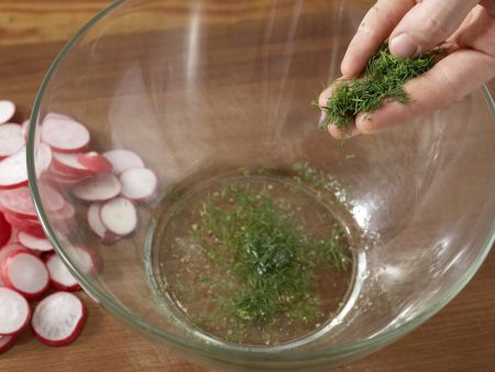 Matjes mit Meerrettichquark Zubereitung Schritt 8 Matjes mit Meerrettichquark Zubereitung Schritt 8