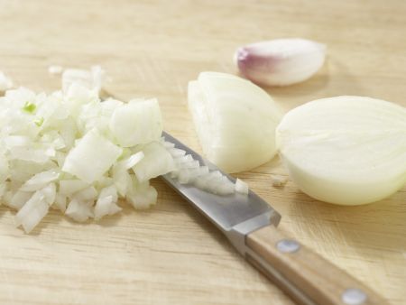 Matjessalat auf Crostini Zubereitung Schritt 2 Matjessalat auf Crostini Zubereitung Schritt 2