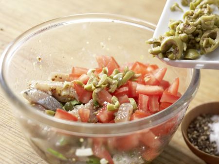 Matjessalat auf Crostini Zubereitung Schritt 7 Matjessalat auf Crostini Zubereitung Schritt 7