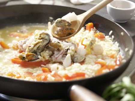 Meeresfrüchte-Paella Zubereitung Schritt 7 Meeresfrüchte-Paella Zubereitung Schritt 7