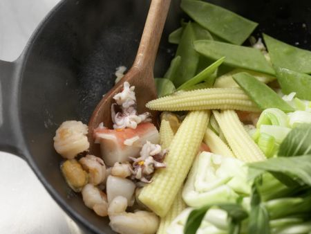 Meeresfrüchte-Pfanne Zubereitung Schritt 9 Meeresfrüchte-Pfanne Zubereitung Schritt 9