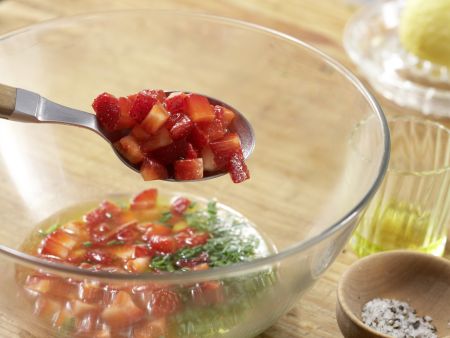 Melonen-Mozzarella-Salat Zubereitung Schritt 8 Melonen-Mozzarella-Salat Zubereitung Schritt 8