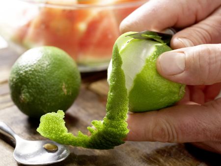 Melonenbowle Zubereitung Schritt 4 Melonenbowle Zubereitung Schritt 4