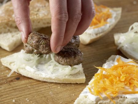 Mini-Frikadellen im Fladenbrot Zubereitung Schritt 9 Mini-Frikadellen im Fladenbrot Zubereitung Schritt 9