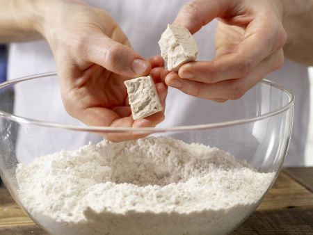 Minipizzen mit Paprikagemüse Zubereitung Schritt 1 Minipizzen mit Paprikagemüse Zubereitung Schritt 1