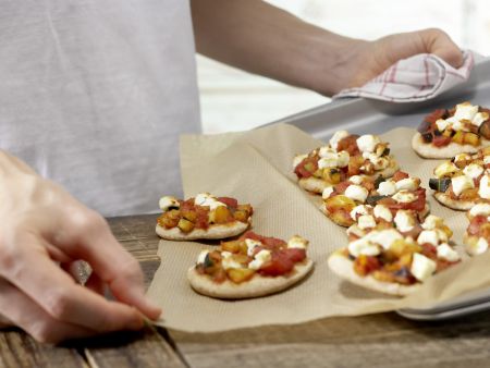 Minipizzen mit Paprikagemüse Zubereitung Schritt 10 Minipizzen mit Paprikagemüse Zubereitung Schritt 10