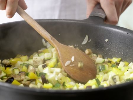 Minipizzen mit Paprikagemüse Zubereitung Schritt 5 Minipizzen mit Paprikagemüse Zubereitung Schritt 5