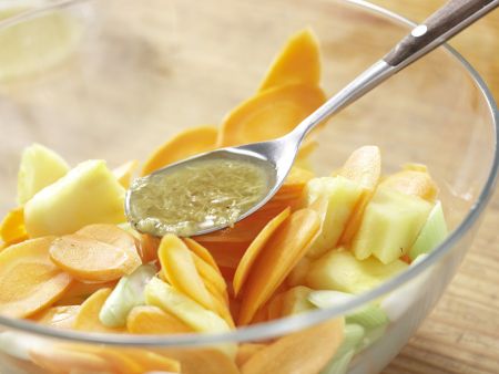 Möhren-Ananas-Salat Zubereitung Schritt 5 Möhren-Ananas-Salat Zubereitung Schritt 5