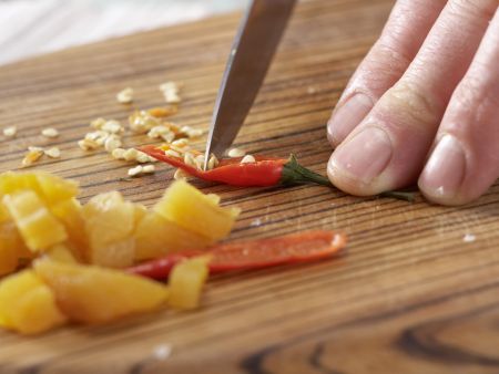 Möhren-Aprikosen-Suppe Zubereitung Schritt 2 Möhren-Aprikosen-Suppe Zubereitung Schritt 2