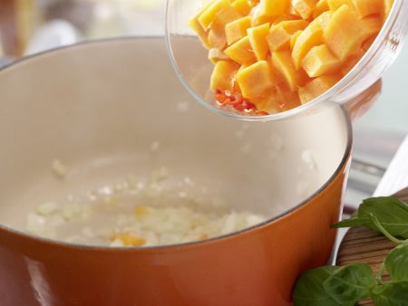 Möhren-Aprikosen-Suppe Zubereitung Schritt 3 Möhren-Aprikosen-Suppe Zubereitung Schritt 3