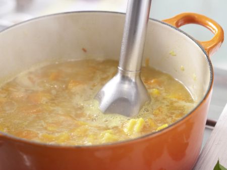 Möhren-Aprikosen-Suppe Zubereitung Schritt 6 Möhren-Aprikosen-Suppe Zubereitung Schritt 6