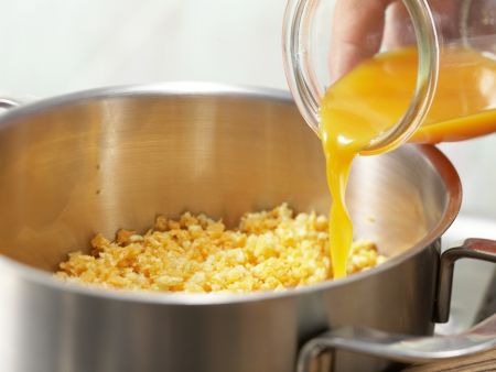 Möhren-Dinkel-Brei mit Mandeln Zubereitung Schritt 2 Möhren-Dinkel-Brei mit Mandeln Zubereitung Schritt 2