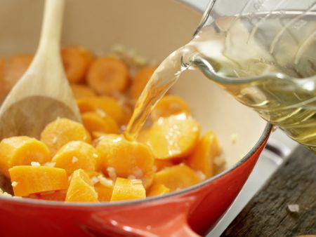 Möhren-Ingwer-Suppe Zubereitung Schritt 4 Möhren-Ingwer-Suppe Zubereitung Schritt 4