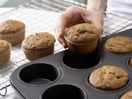 Möhren-Mandel-Muffins "Kronjuwelen" Zubereitung Schritt 6 Möhren-Mandel-Muffins "Kronjuwelen" Zubereitung Schritt 6