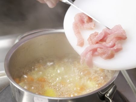 Möhrenbrei mit Schweinefleisch Zubereitung Schritt 3 Möhrenbrei mit Schweinefleisch Zubereitung Schritt 3