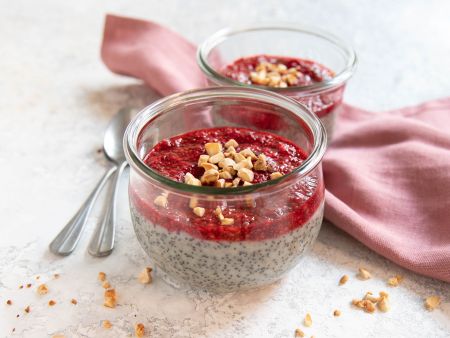 Mohn-Grieß mit Himbeer-Chia-Topping und Mandeln