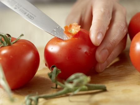 Muschelnudeln in Tomatensauce Zubereitung Schritt 1 Muschelnudeln in Tomatensauce Zubereitung Schritt 1