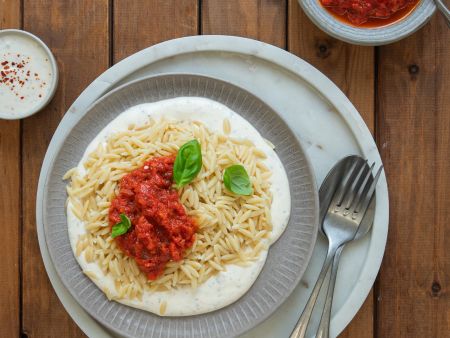 Orzo mit Tomatensauce