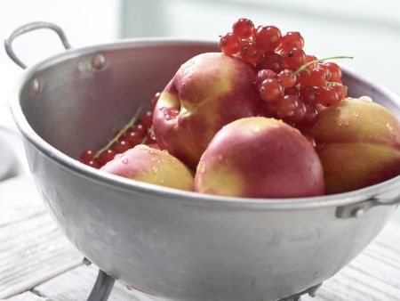 Nektarinen-Johannisbeer-Kuchen Zubereitung Schritt 1 Nektarinen-Johannisbeer-Kuchen Zubereitung Schritt 1