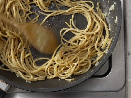 Nudel-Frittata Zubereitung Schritt 3 Nudel-Frittata Zubereitung Schritt 3