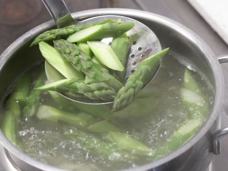 Nudel-Spargel-Salat Zubereitung Schritt 2 Nudel-Spargel-Salat Zubereitung Schritt 2