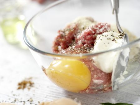 Nudeln mit Lammhackbällchen Zubereitung Schritt 1 Nudeln mit Lammhackbällchen Zubereitung Schritt 1