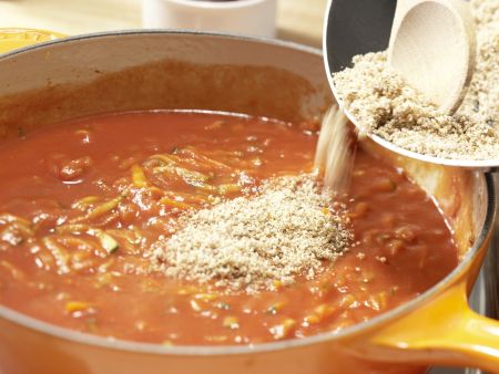 Nudeln mit Nuss-Tomaten-Sauce Zubereitung Schritt 6 Nudeln mit Nuss-Tomaten-Sauce Zubereitung Schritt 6