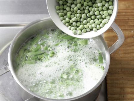 Nudelsalat mit grünem Gemüse Zubereitung Schritt 2 Nudelsalat mit grünem Gemüse Zubereitung Schritt 2