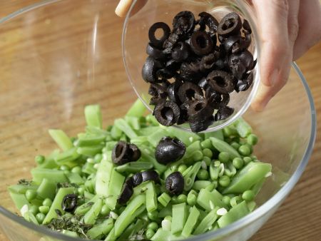 Nudelsalat mit grünem Gemüse Zubereitung Schritt 6 Nudelsalat mit grünem Gemüse Zubereitung Schritt 6