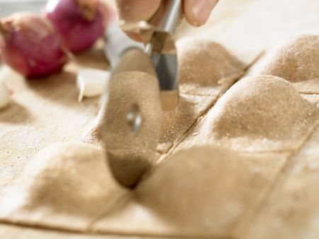 Nudeltaschen mit Hähnchenfüllung Zubereitung Schritt 10 Nudeltaschen mit Hähnchenfüllung Zubereitung Schritt 10